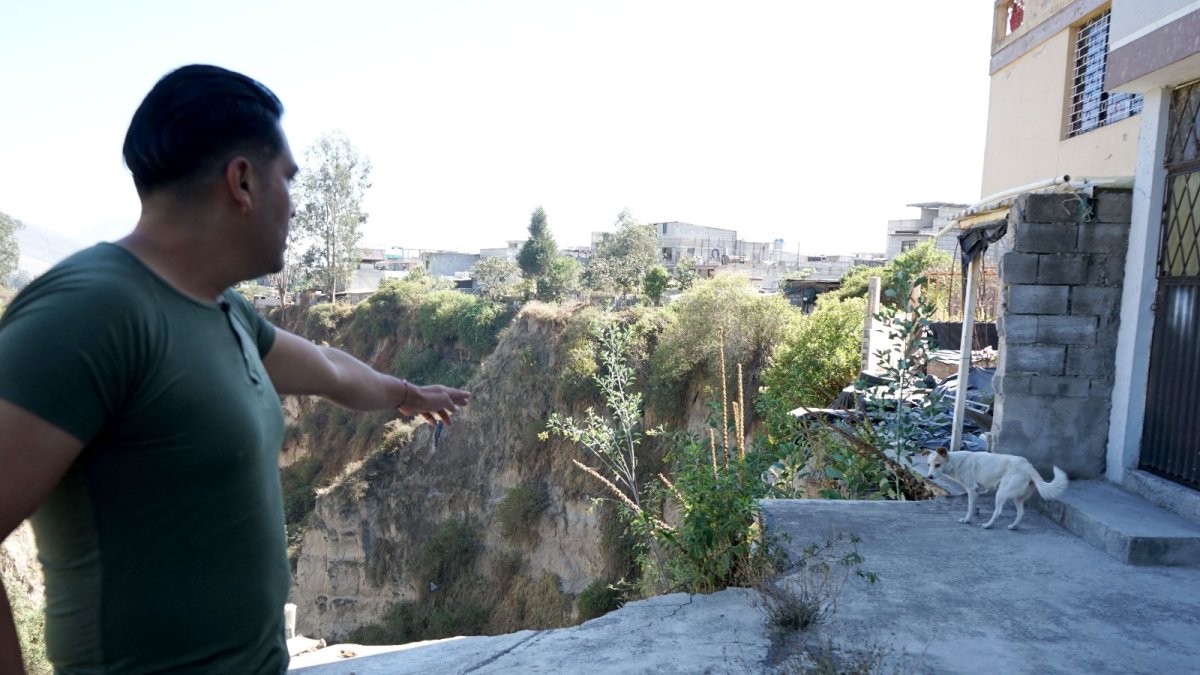 Angustia. Los moradores miran casi a diario el estado de la quebrada para ver si la erosión no ha avanzado.