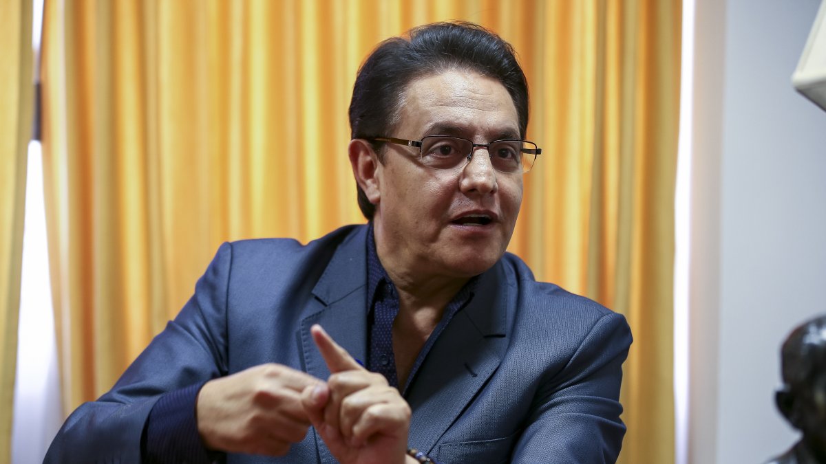 El exlegislador fue fotografiado el pasado 25 de mayo cuando cumplia en Quito una agenda de actividades como aspirante a la presidencia de Ecuador.