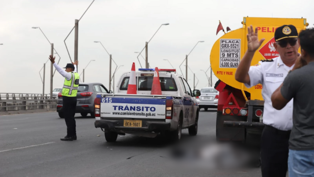 Un muerto resultó de un accidente en el puente de la Unidad Nacional este día.