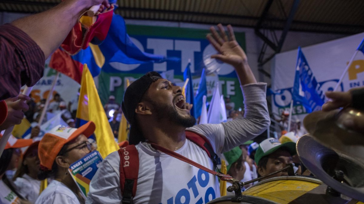 A través de las emociones, los candidatos buscan conquistar al electorado.