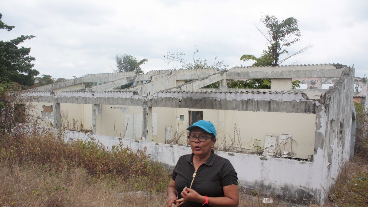 Destrucción. Parece que un terremoto hubiera destruido lo que un día fue el Instituto Pedagógico Rita Lecumberri, ubicado en el sector de Pájaro Azul.