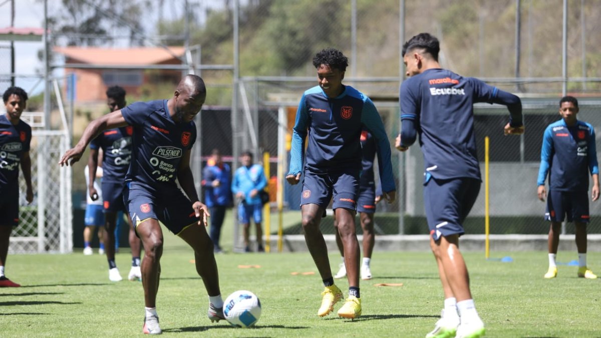 Último entrenamiento de la Selección Ecuatoriana previo al juego que sostendrá contra Uruguay