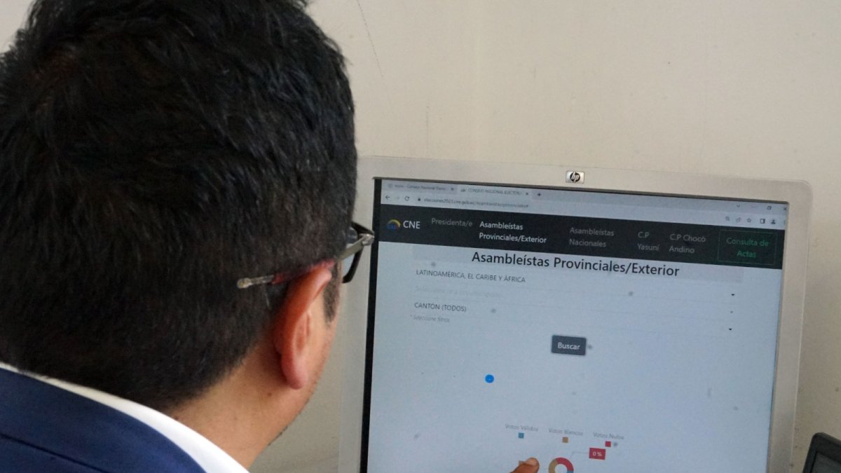 El Consejo Electoral plantea repetir los comicios en el exterior de asambleístas nacionales y del exterior el mismo día de la segunda vuelta, el 15 de octubre.