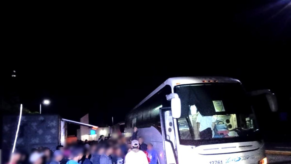 Los nueve compatriotas enfrentan un proceso administrativo.