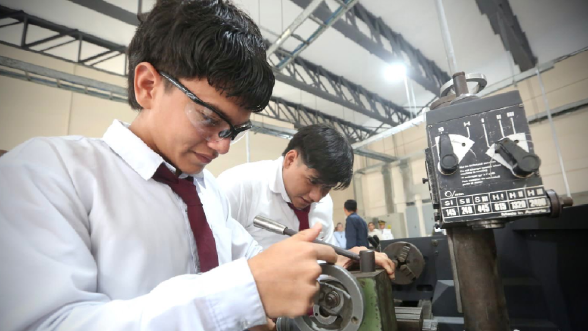 El colegio ofrecerá clases en dos jornadas a sus estudiantes.