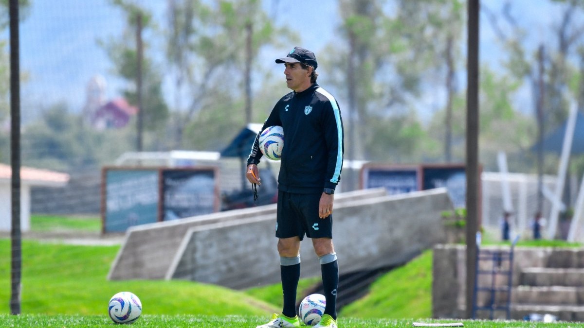 Guillermo Almada, es el entrenador del Pachuca de México.