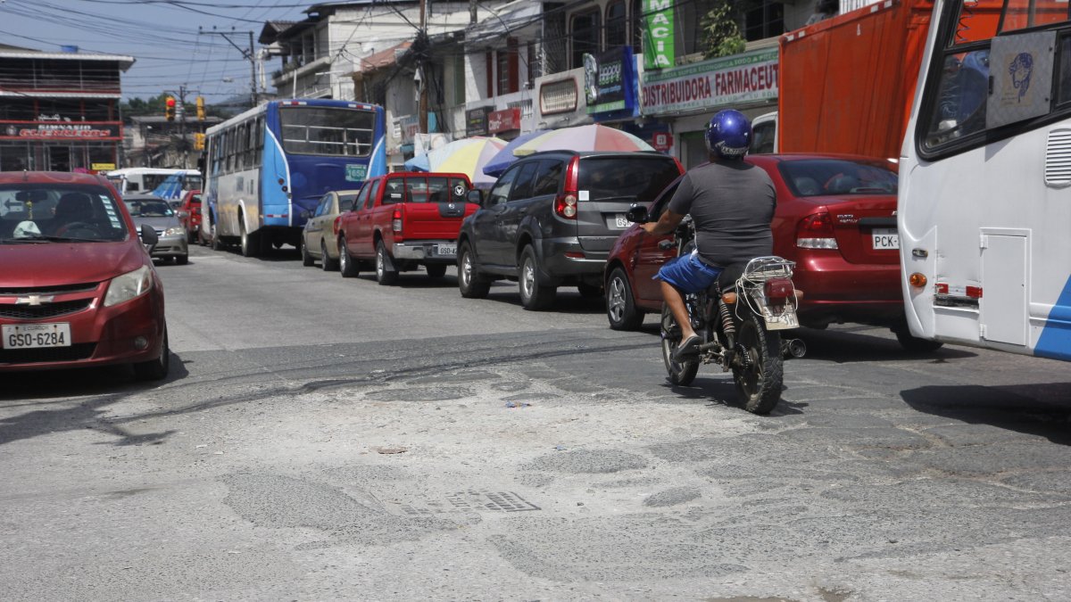 Los huecos se acentúen con el paso de los vehículos pesados, originando molestia a quienes habitan en esta zona del norte de la ciudad.