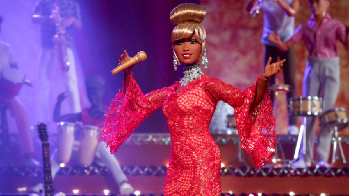 Fotografía cedida hoy por Mattel donde aparece la esperada muñeca Barbie de la 'reina de la salsa' Celia Cruz-