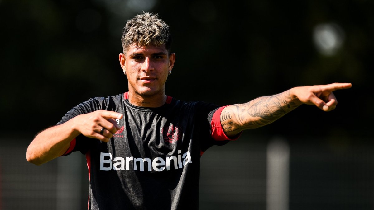 Hincapié durante una práctica del Bayer Leverkusen.