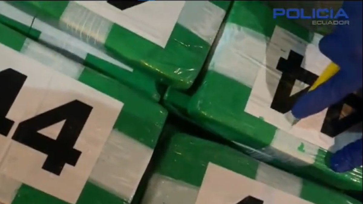 La droga fue hallada en bloques verde con el número 44 impreso en una hoja de papel.