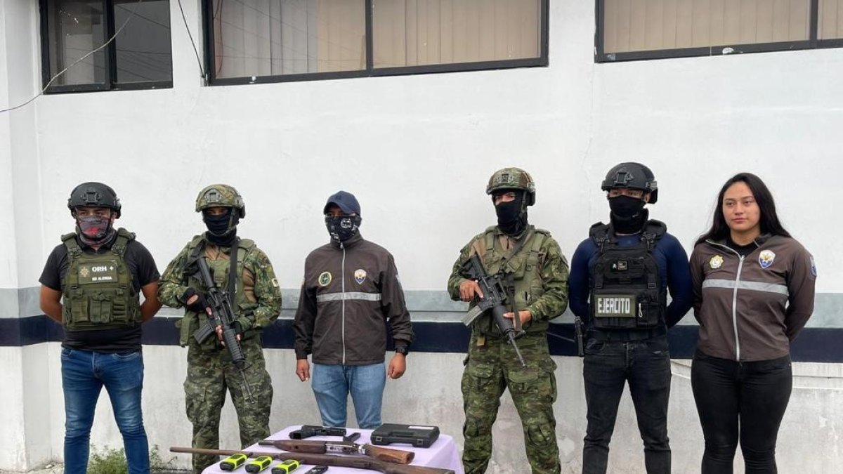 Decomiso. La semana pasada en Quinindé se encontraron armas en una acción de control.