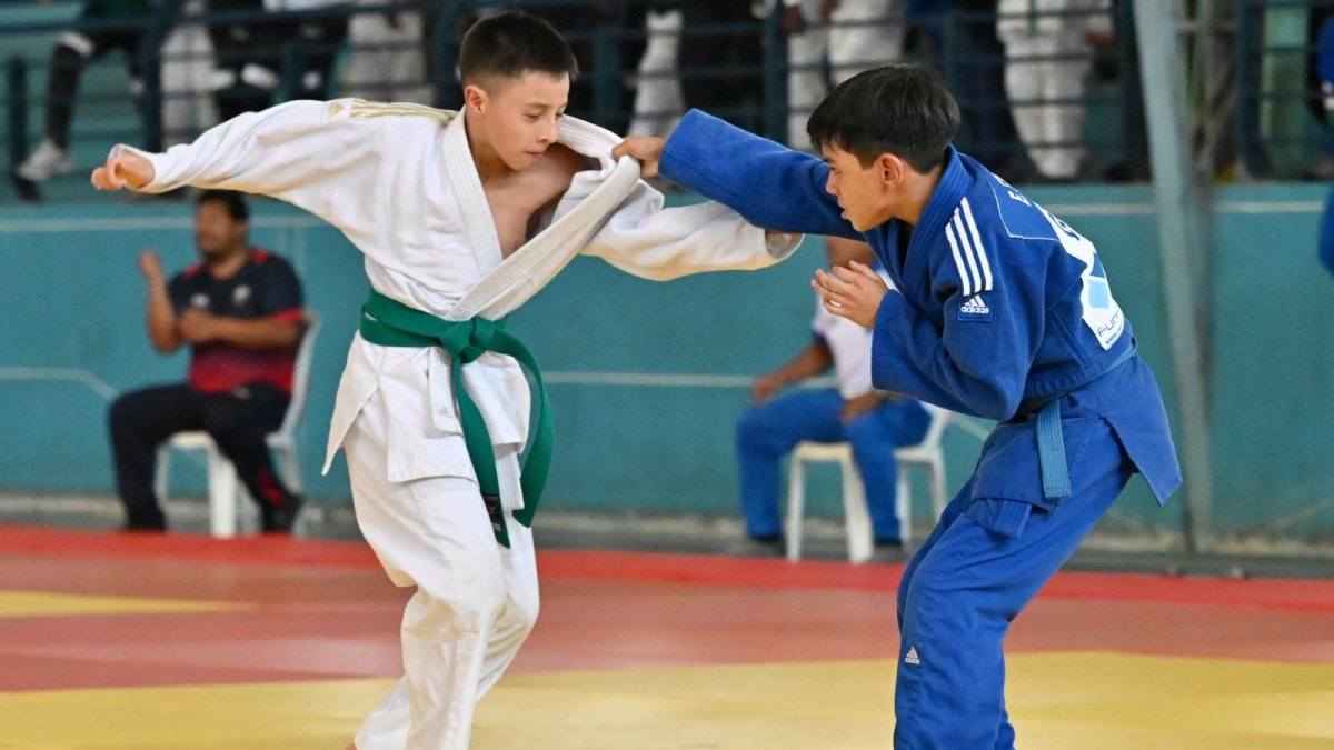 El judo arrancó en el coliseo del Complejo Roberto Gilbert, en Pascuales.