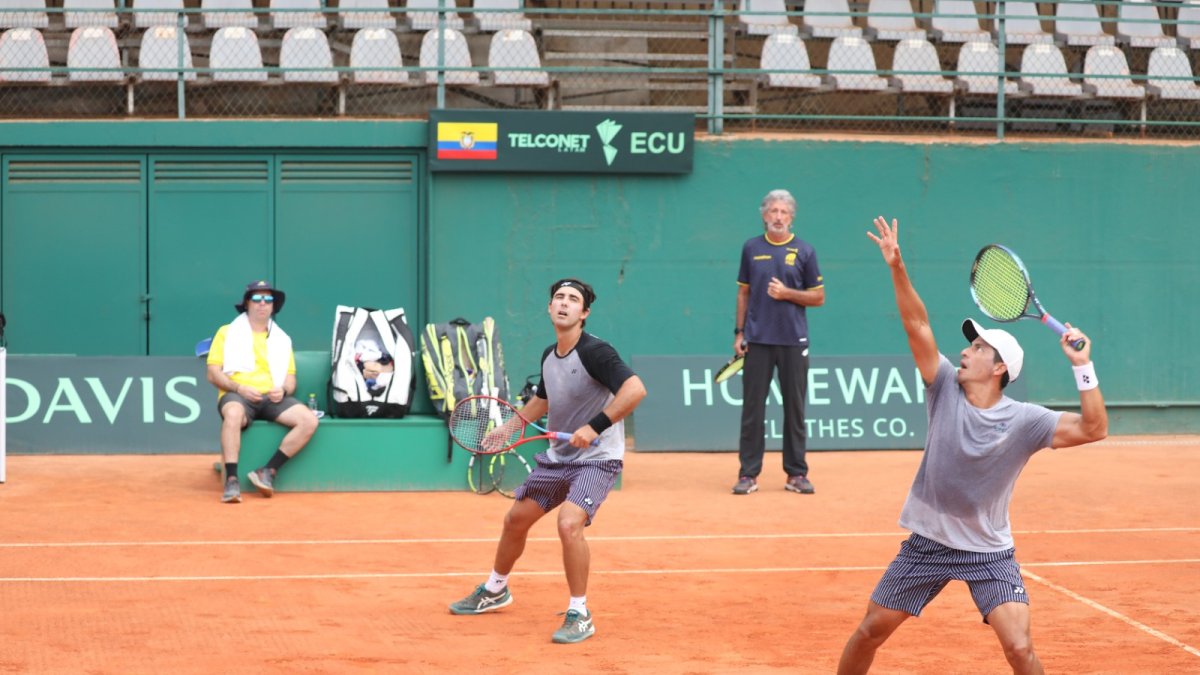 Ecuador  descendió al Grupo 2 Mundial en febrero pasado tras perder 3-1 con Grecia. En el último punto Tsitsipas  (#3) venció a Andy Andrade.