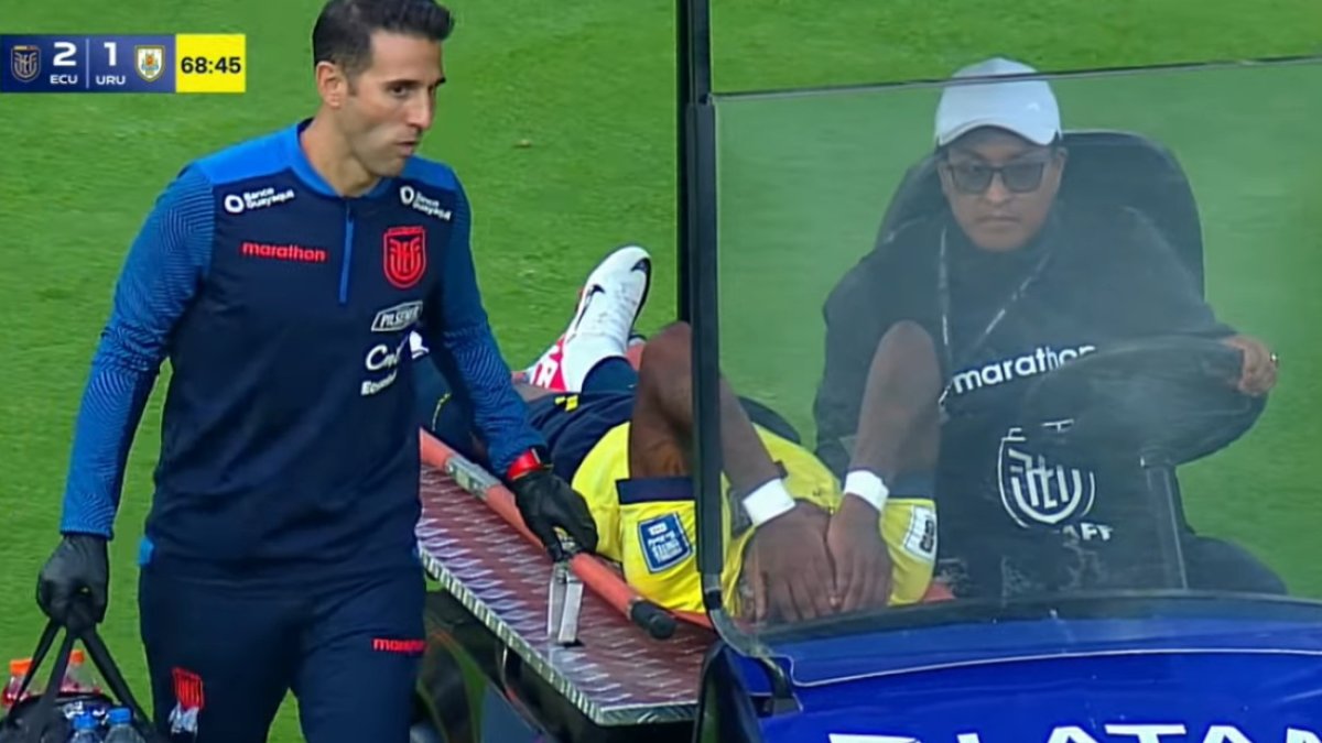 Robert Arboleda sintió una molestia en el posterior y fue reemplazado en la etapa de complemento durante el juego entre Ecuador y Uruguay.