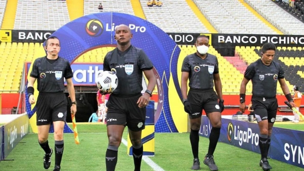 Aragón también estará acompañado de otros árbitros ecuatorianos.