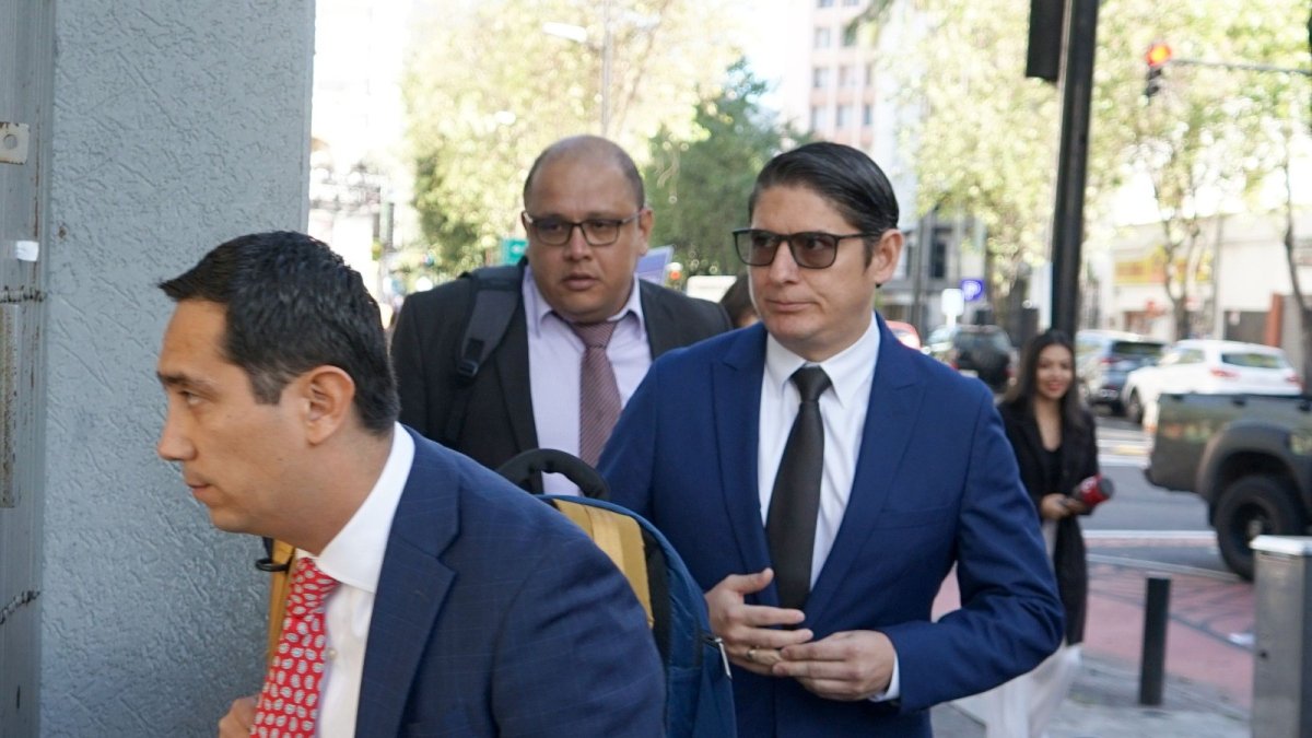 Pedido. Walter Macías quiere que le restituyan en el cargo.