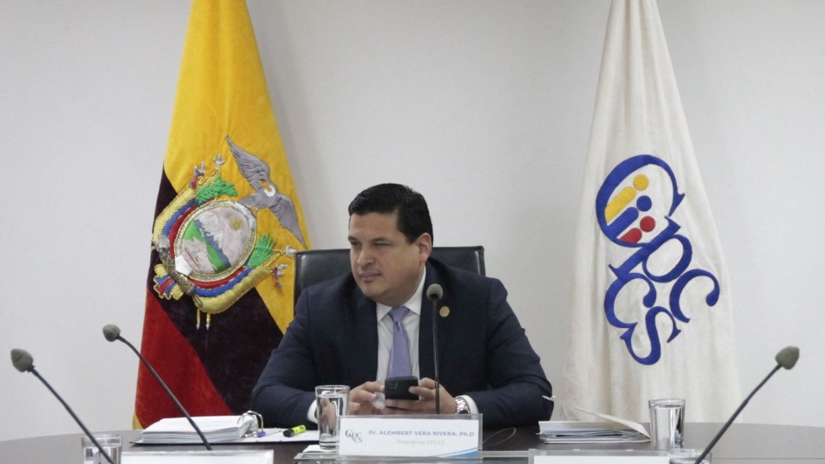 Postura. Vera volvió a hacer un llamado a la paz entre instituciones para luchar por temas como la inseguridad.