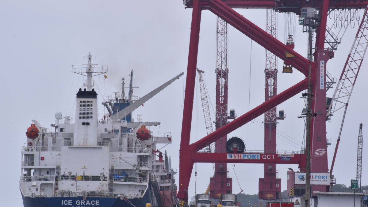Operación. La reanudación se dio con los buques que estaban a la espera de entrar al puerto.