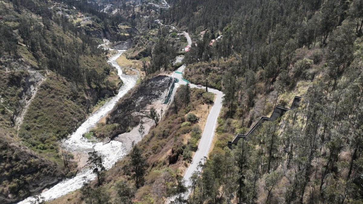 Obra. La construcción de esta vía ayudará a mejorar la movilidad en la zona.