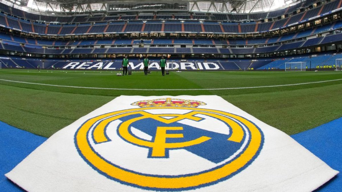 Escudo del Real Madrid en el estadio Santiago Bernabéu. Foto referencial