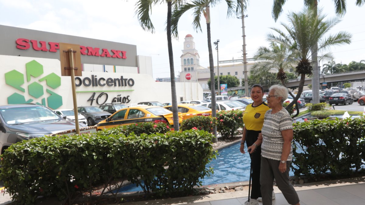 Historia. El Policentro fue el primer centro comercial de Guayaquil. Se inauguró el 25 de julio de 1979, recientemente celebró 44 años.