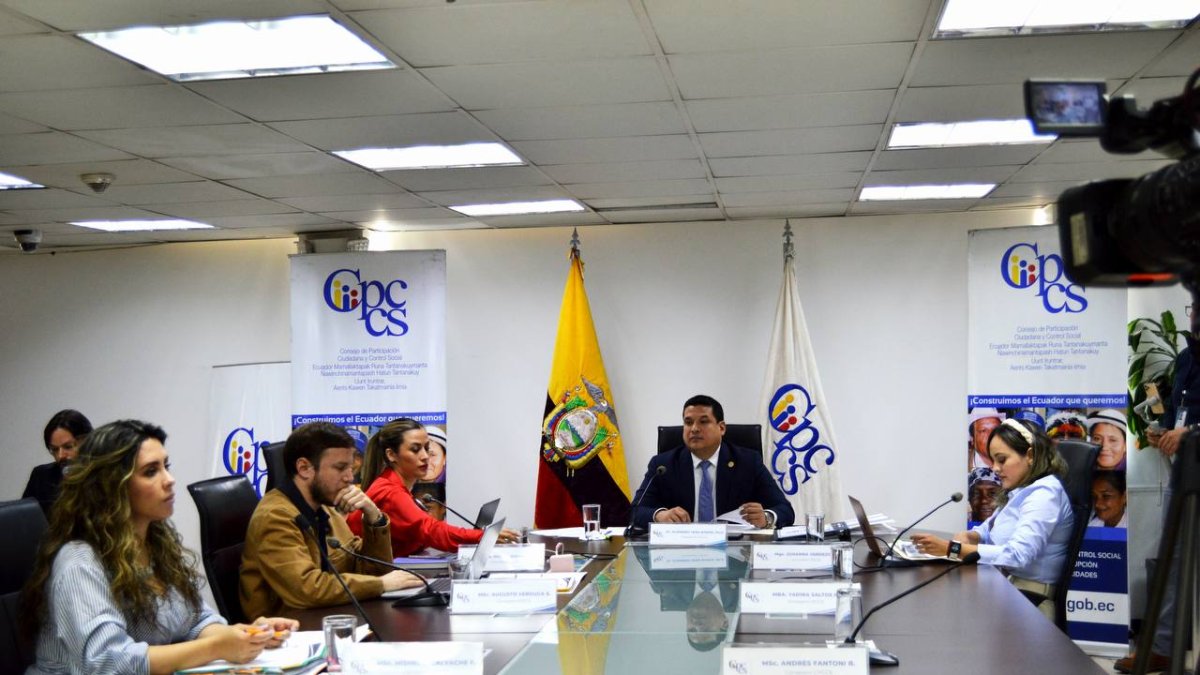 El presidente Alembert Vera indicó que hay 41 personas inscritas para la veeduría ciudadana.