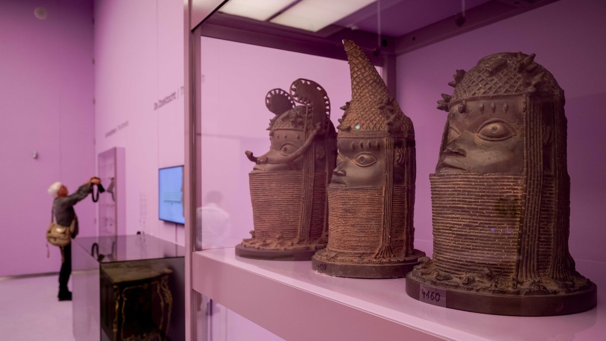 Exhibición. Tres de las obras y objetos que se presentan por estos días en el museo Mauritshuis de La Haya.