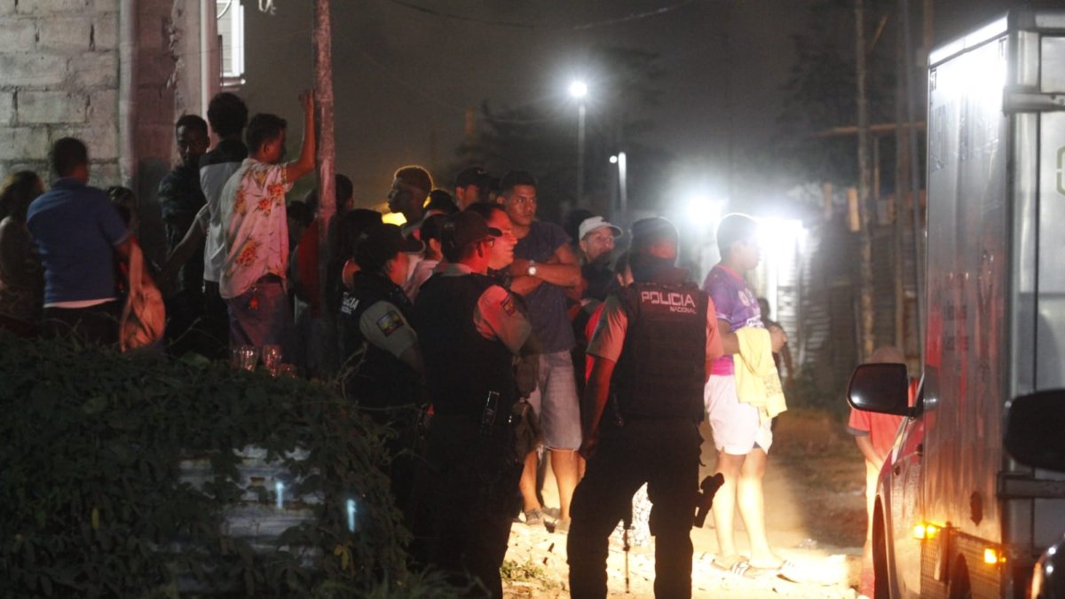 Personal de Criminalística llegó al sitio para levantar evidencias balísticas.