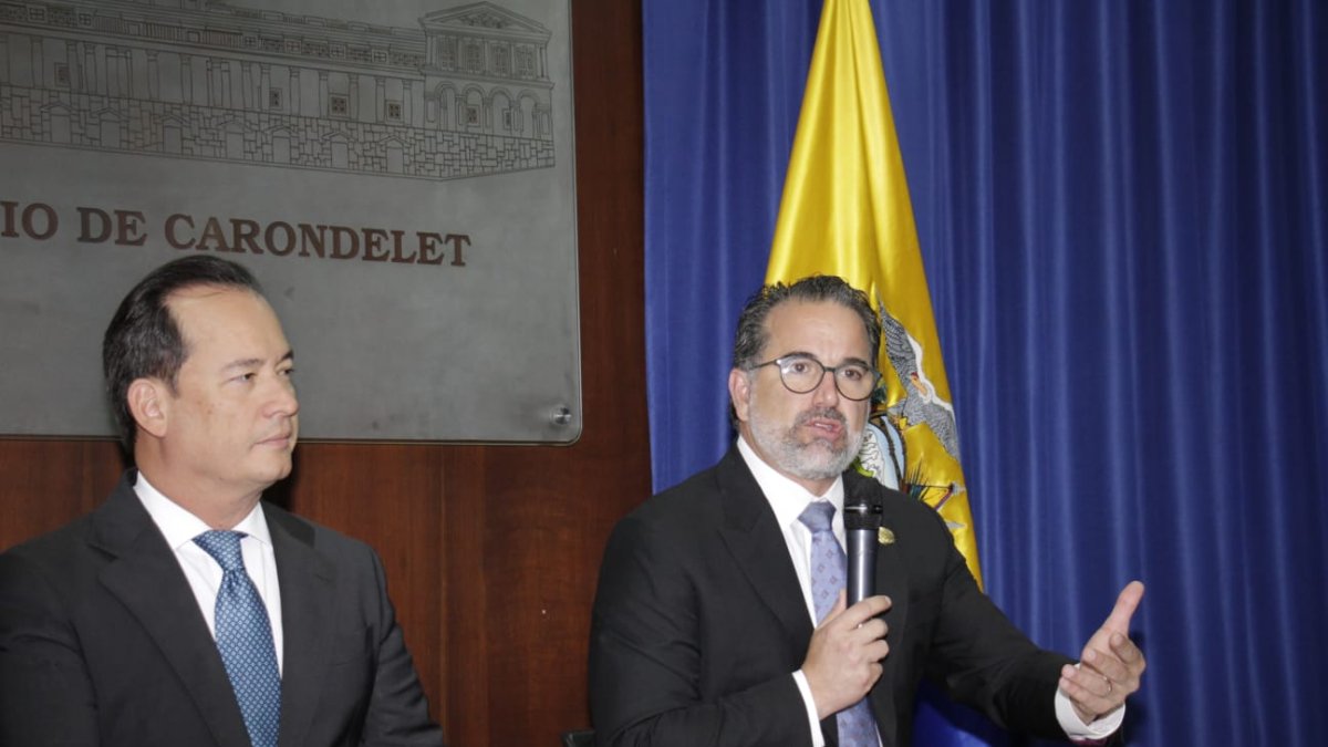 El ministro de Gobierno, Henry Cucalón, y el canciller, Gustavo Manrique.