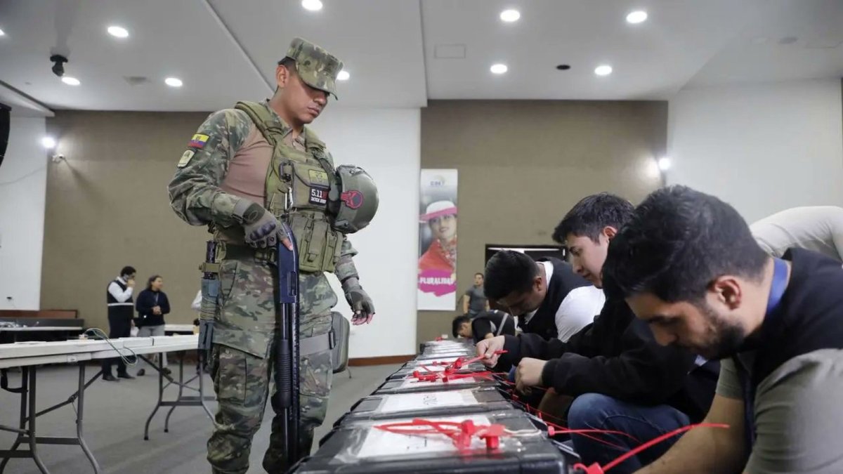 Supervisión. El proceso de distribución de los kits tiene resguardo militar, informó el Consejo Electoral.