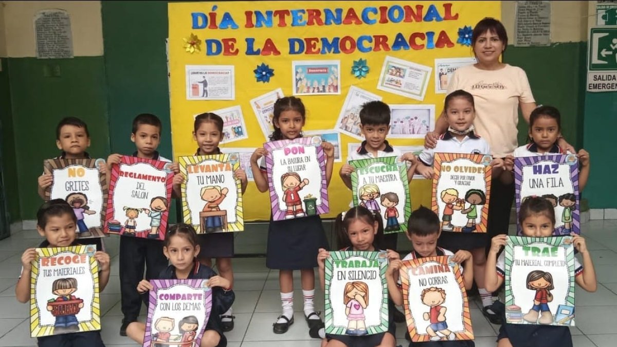 Los estudiantes expusieron sus anhelos en dibujos realizados por ellos.