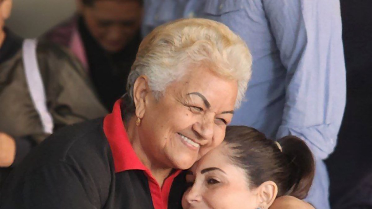 La candidata Luisa González en un recorrido en Loja