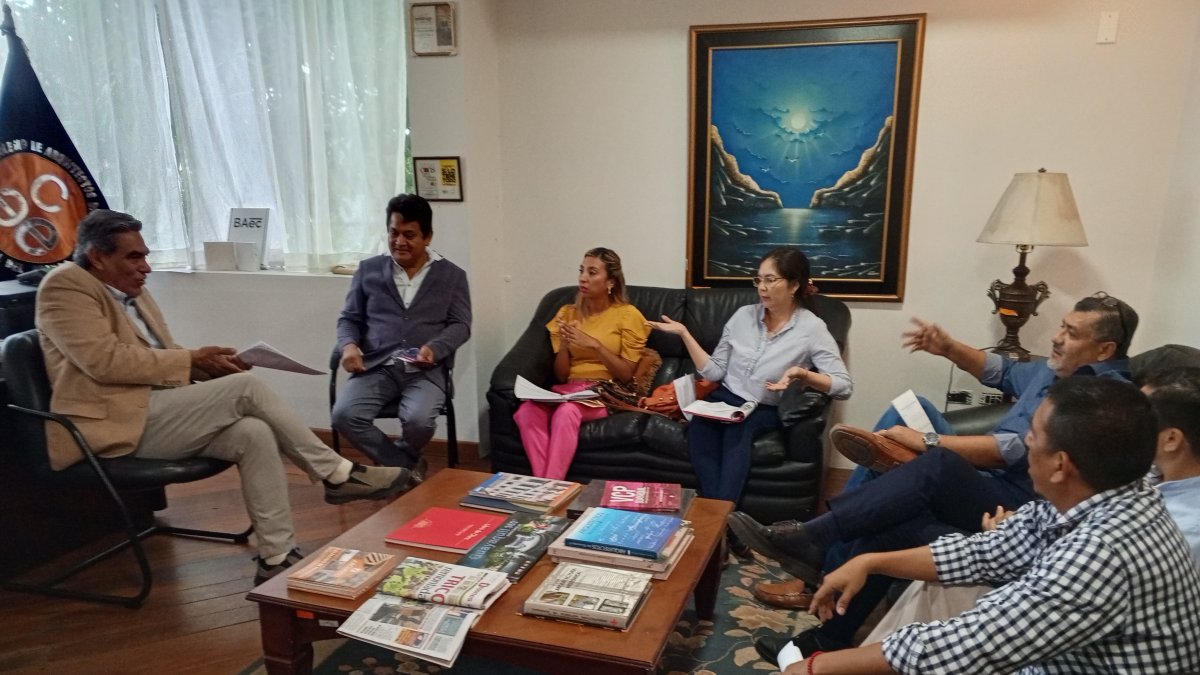 Encuentro. Se realizó ayer una reunión entre los representantes de los gremios y la delegada de una concejal.