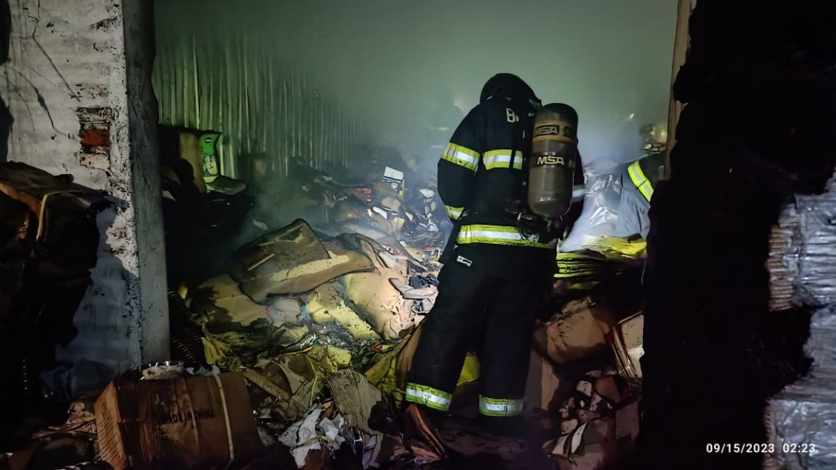 Atención. Los bomberos intervinieron desde la medianoche hasta entrada la mañana