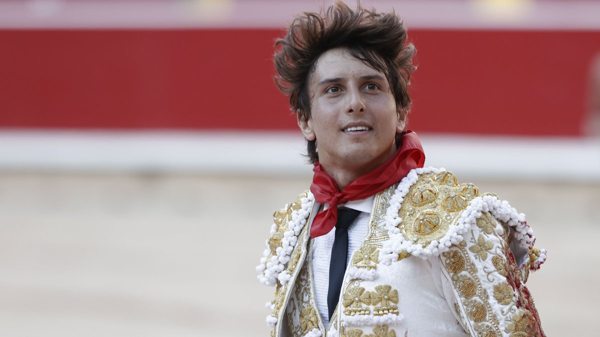 Actuación. El torero peruano Andrés Roca Rey, en Pamplona.