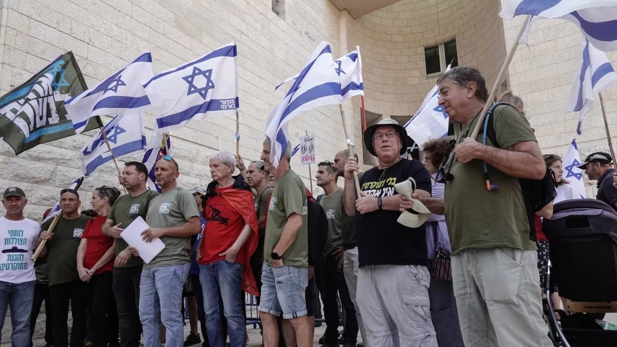 Miles de Israelíes protestan contra el gobierno