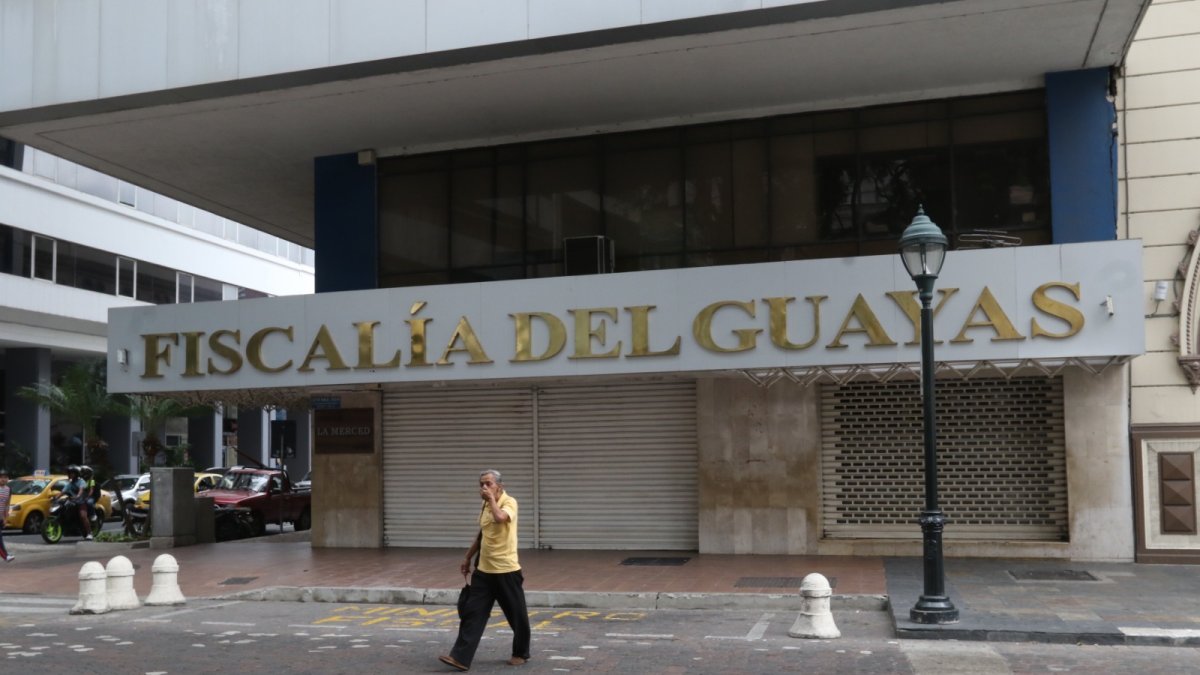 El perjudicado es funcionario de la Fiscalía. En el momento del hecho se encontraba poniendo combustible a su vehículo