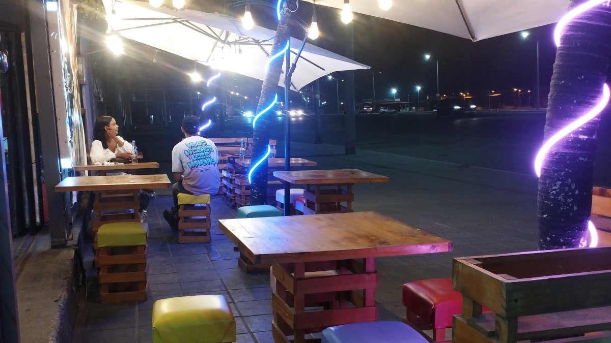 El Malecón, que se supone debería ser el punto de encuentro en Playas, permanece sin gente.