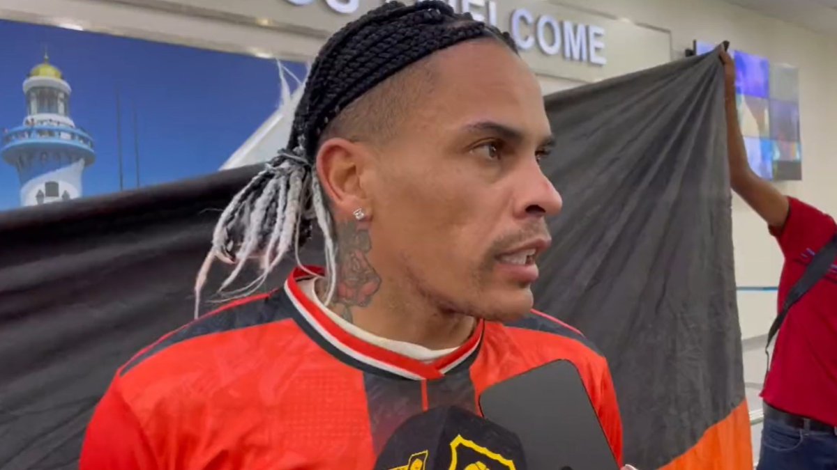 Jonathan Álvez en Guayaquil con la camiseta de Naranja Mekanica, Fecho Mera le dio la bienvenida