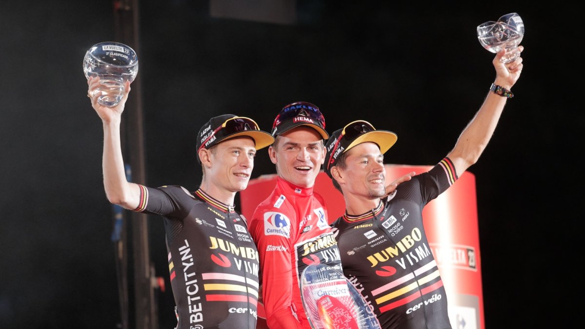 Kuss (c) hizo el 1-2-3 con el Jumbo y Jonas Vingegaard y Primoz Roglic.