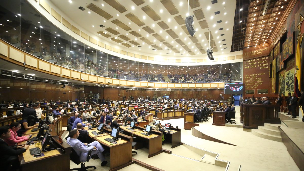 Hay tres bloques legislativos definidos en la nueva Legislatura, pero aún pueden conformarse más.