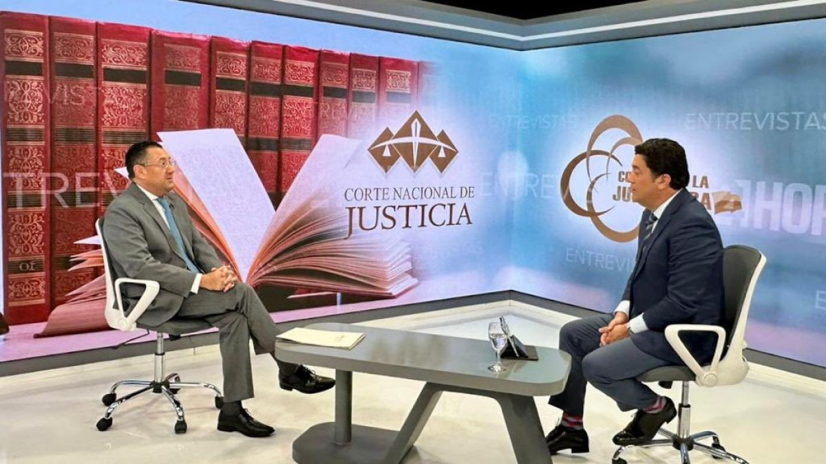 Iván saquicela atendió una entrevista a Teleamazonas.