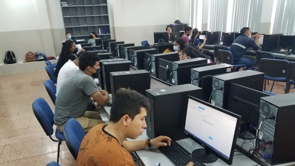 Aspirantes de un cupo para entrar a la universidad, en un proceso de selección pasado.