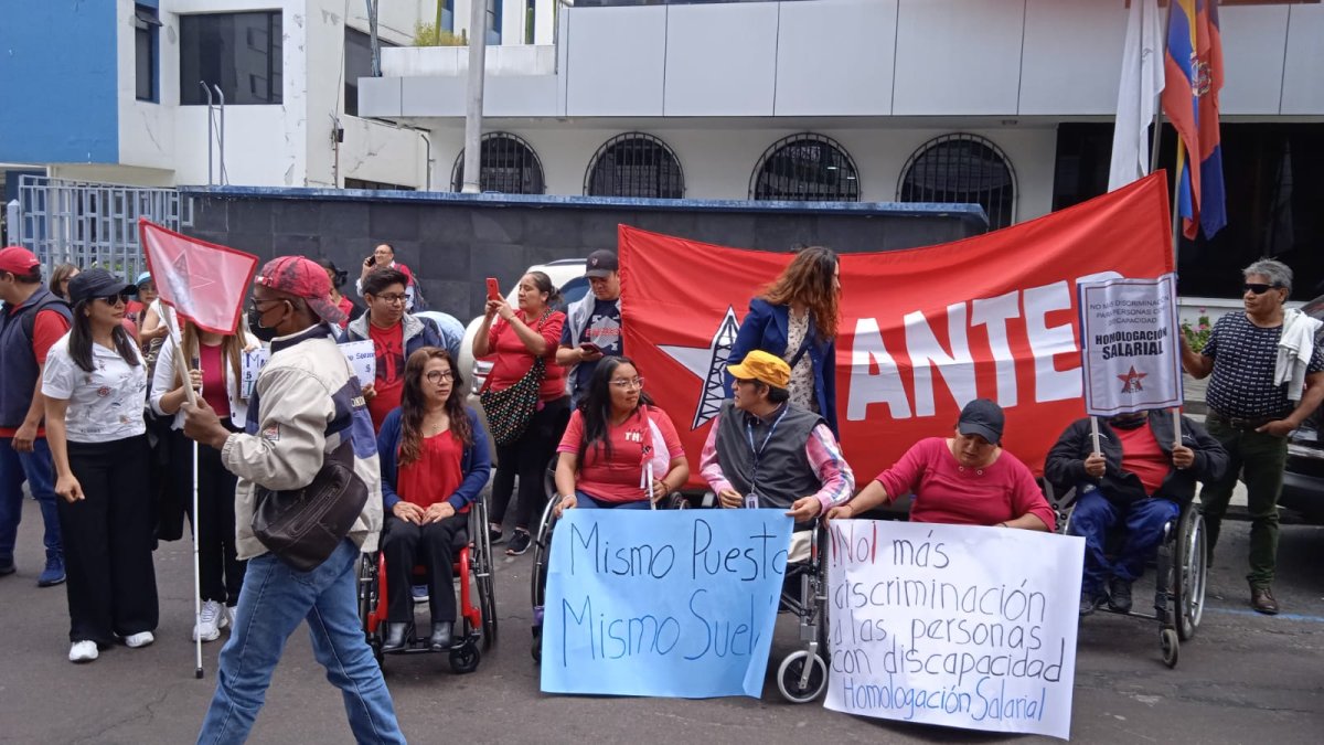 Los trabajadores petroleros protestaron en Quito.