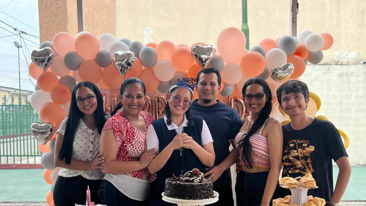 Maricela Gómez y su familia