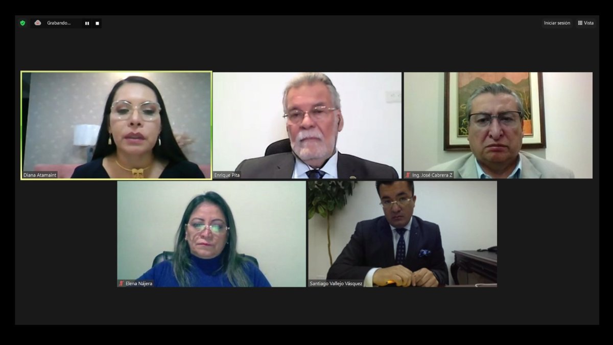 Los consejeros Elena Nájera y José Cabrera se abstuvieron de votar respecto a la petición de Chávez,