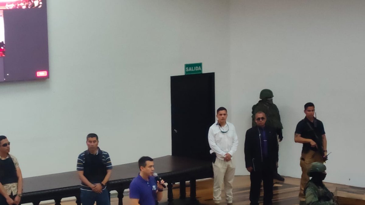 Daniel Noboa en una universidad de Manabí