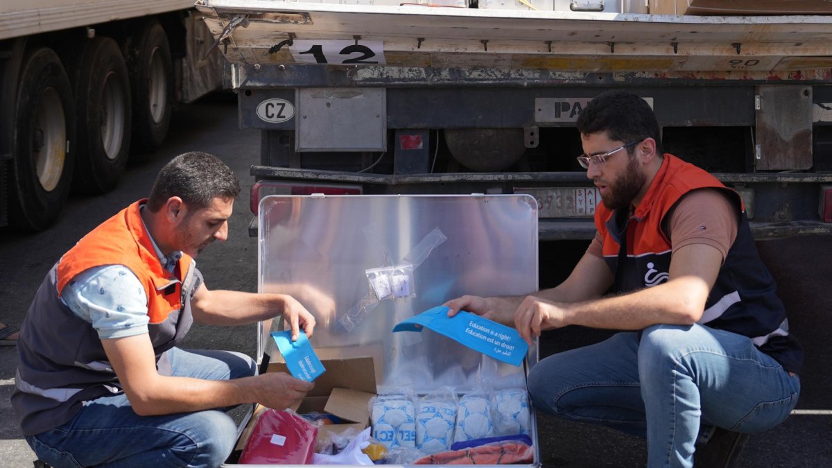 El primer convoy con ayuda humanitaria llegó este martes al noroeste de Siria desde el paso fronterizo Bab al Hawa.
