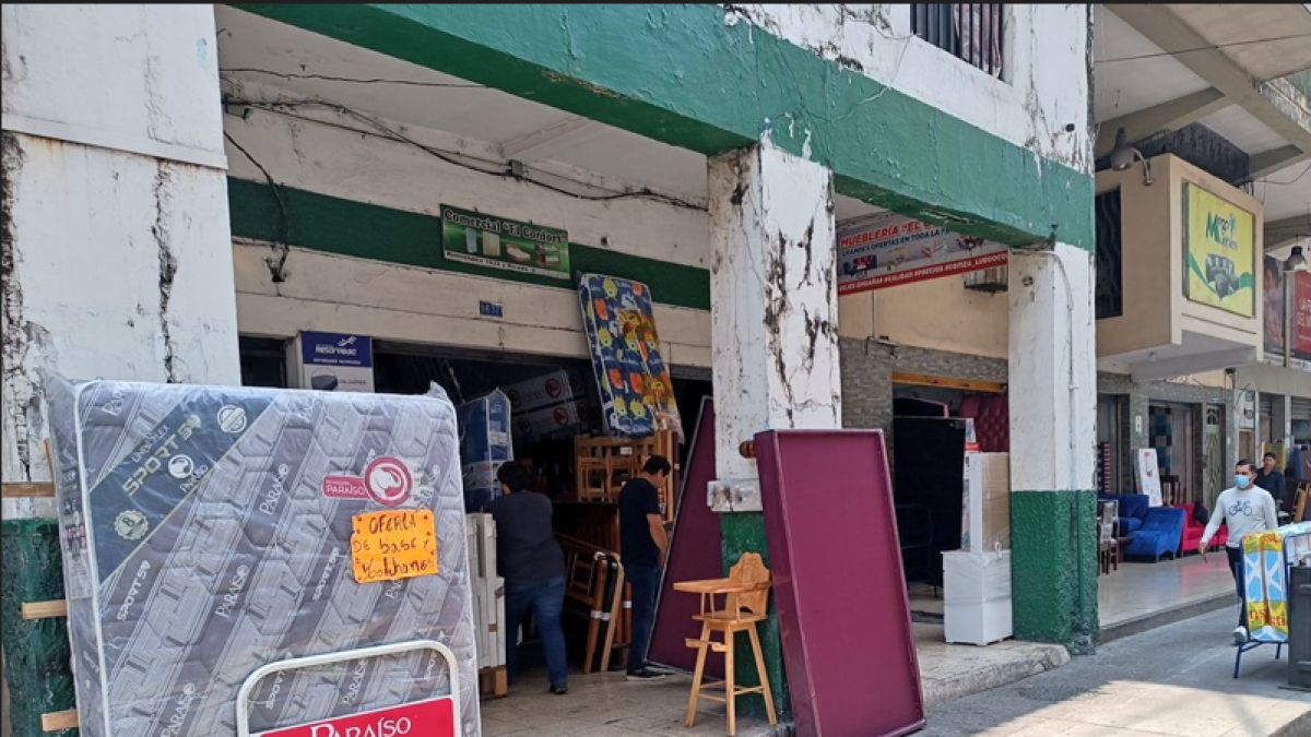 Centro. Los locales tenían los ar´ticulos de venta en media vía pública