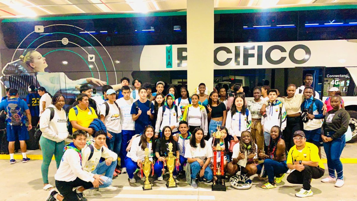 El equipo tricolor con las medallas y trofeos alcanzados en Perú. Superó a España en la clasificación.